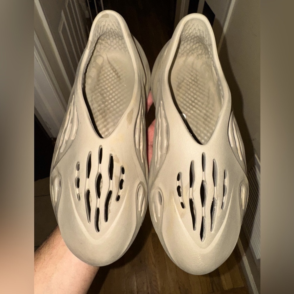 Adidas Yeezy Foam RNNR Stone Sage